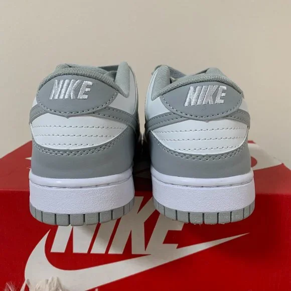 Nike Dunk Low Gray Fog, this is a pair of women's sneakers.